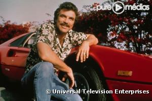 Tom Selleck dans la série télévisée "Magnum".