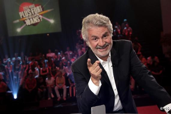 Roland Magdane sur le plateau de "Etes-vous plus fort qu'un élève de 10 ans ?".