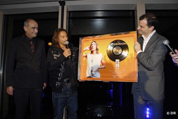 Bob Sinclar, entouré de Pascal Nègre et Pierre Perron.