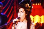 Amy Winehouse récompensée par 5 Grammy Awards (vidéo)