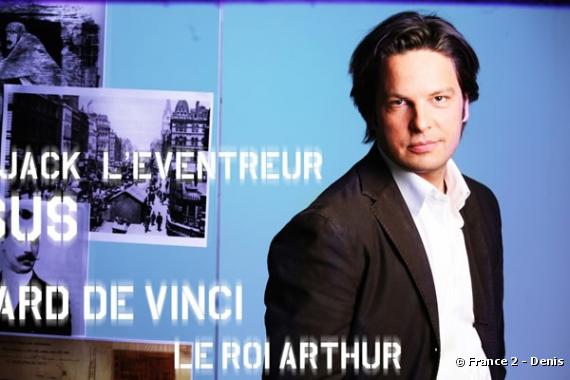 Arnaud Poivre d'Arvor présente "Babylone" sur France 2.