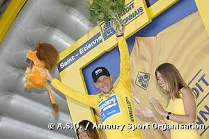 Lance Armstrong sur le podium du "Tour de France" le 23 juillet 2005