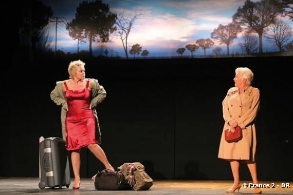 Muriel Robin et Line Renaud dans "Fugueuses" au théâtre des Variétés