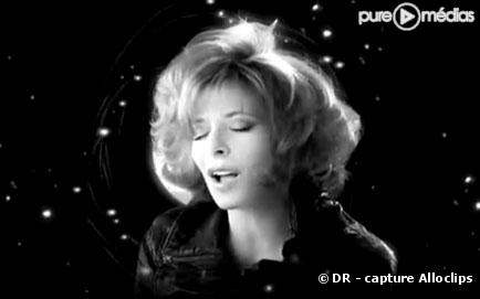 Mylène Farmer dans le clip de "C'est dans l'air"