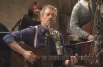 Disques : Très joli démarrage pour Hugh Laurie, nouveau numéro un pour Mylène Farmer