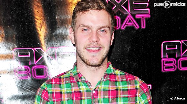 Matthew Raymond-Barker parle de sa sexualité dans Têtu.