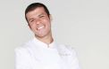 Du haut de ses 31 ans, Mehdi Kebboul est passionné de cuisine depuis qu'il est enfant, mais aussi de sport. Cet amateur de boxe thaï a en tout cas toujours voulu être cuisinier et la disparition de sa mère quand il a 21 ans, et avec qui il partageait sa passion pour la cuisine, le convainc de poursuivre dans cette voix. Très travailleur, Mehdi rêve de remporter "Top Chef" pour ouvrir un restaurant avec sa soeur.