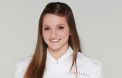 Noémie Honiat a 22 ans et elle est une passionnée de cuisine qui ne s'arrête jamais. Perfectionniste et curieuse, elle cumule les expériences puisqu'elle est à la fois étudiante dans un lycée hôtelier, en poste dans un restaurant d'Antibes, tout en prenant des cours de pâtisseries. Et quand elle ne fait pas l'une de ces trois activités, la jeune femme s'entraîne pour des concours de cuisine !