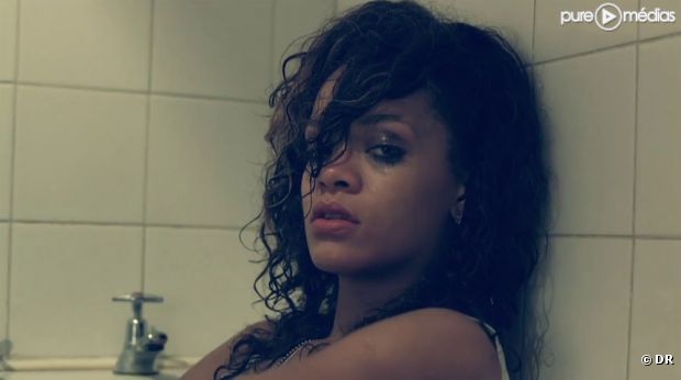 Rihanna dans le clip de "We Found Love"