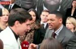 Vidéobuzz : Will Smith gifle un journaliste qui tentait de l'embrasser !
