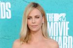 Charlize Theron produit une adaptation de la mini-série événement "Hatfields &amp; McCoys"