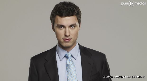 John Francis Daley est Sweets dans "Bones"