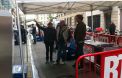 Les équipes de tournage de "Top Chef" se déploient devant les studio RTL.