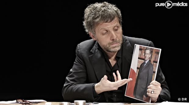 Stéphane Guillon dans son spectacle "En liberté très surveillée".
