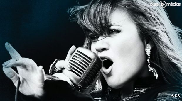 Kelly Clarkson sur la pochette du single "Stronger"