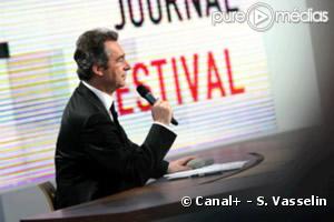 Michel Denisot présente le "Grand journal de Canal +" depuis Cannes
