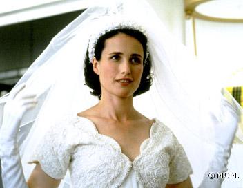 Andie McDowell dans "4 mariages et un enterrement"