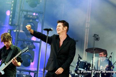 Etienne Daho, le 19 juillet 2008, au concert des Vieilles Charrues