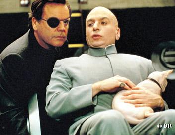 Robert Wagner et Mike Myers dans "Austin Powers"