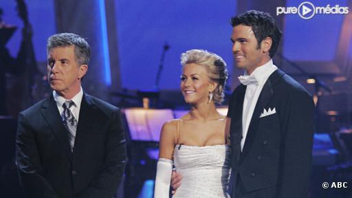 Tom Bergeron, présentateur de "Dancing with the Stars", aux côtés de Julianne Hough et Chuck Wicks