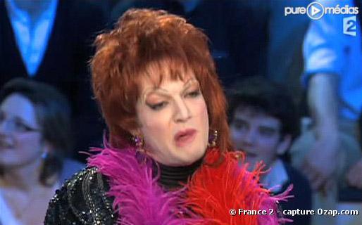 Jonathan Lambert en sosie de Régine sur France 2