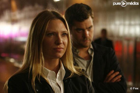 Anna Torv et Joshua Jackson dans "Fringe"