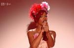 Rihanna chante "Only Girl" sur le plateau du "X Factor" anglais