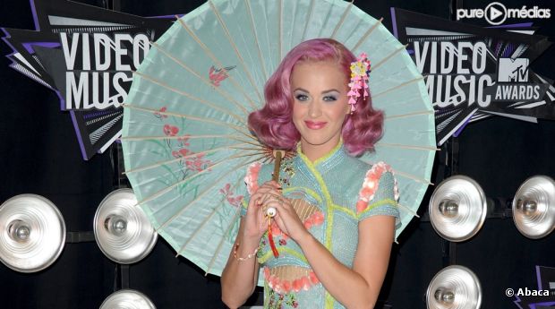 Katy Perry arrive aux MTV Video Music Awards 2011