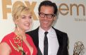 Kate Winslet et Guy Pearce après leur victoire aux Emmy Awards 2011