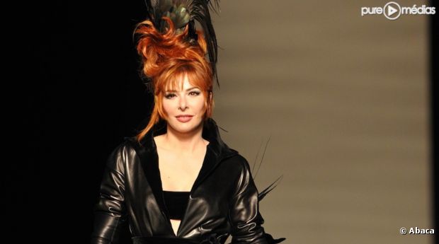 http://static1.ozap.com/articles/3/43/52/23/@/4434117-mylene-farmer-defile-pour-jean-paul-620x345-1.jpg