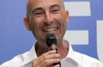 Zapping : fou rire général sur Europe 1 pendant la chronique de Nicolas Canteloup