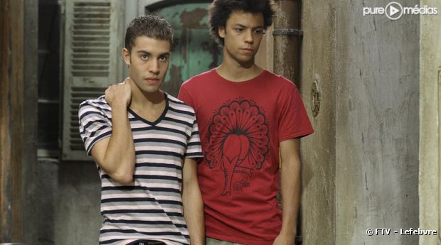 Marwan Berreni (Abdel) et Audric Chapus (Raphaël) dans le feuilleton "Plus belle la vie" sur France 3