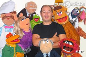 Cauet entouré des marionnettes du Muppet Show