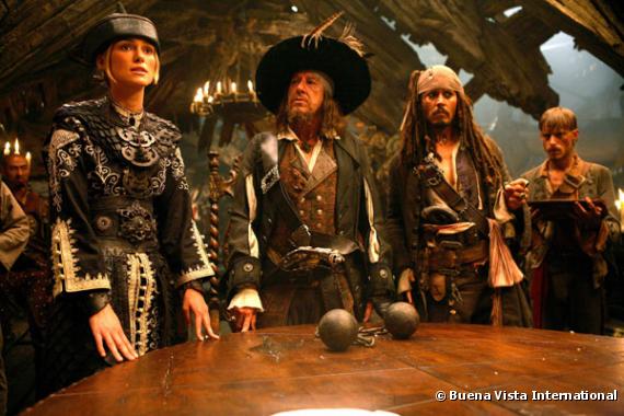 Keira Knightley, Geoffrey Rush et Johnny Depp dans "Pirates des Caraïbes, jusqu'au bout du monde"