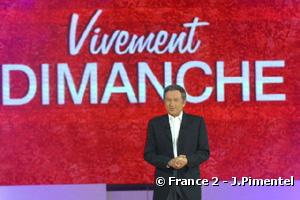 Michel Drucker présente "Vivement Dimanche"