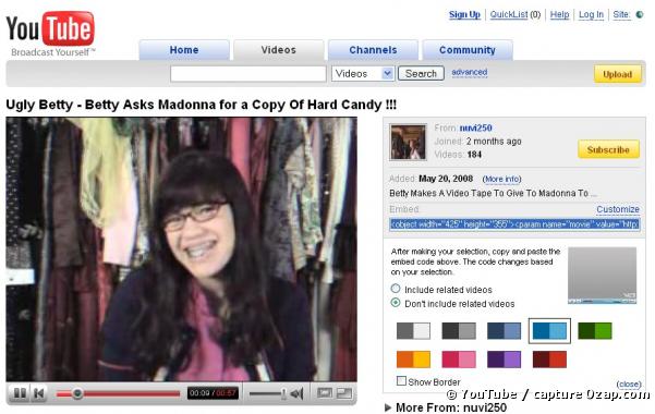 Betty Suarez (America Ferrera) parle à  Madonna via YouTube