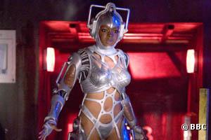 Caroline Chikezie est Lisa dans "Torchwood"