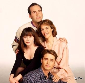 James Eckhouse, Carol Potter, Shannen Doherty et Jason Priestley dans "Beverly Hills"