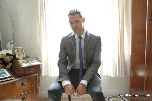 Will Young dans le clip de "Changes"