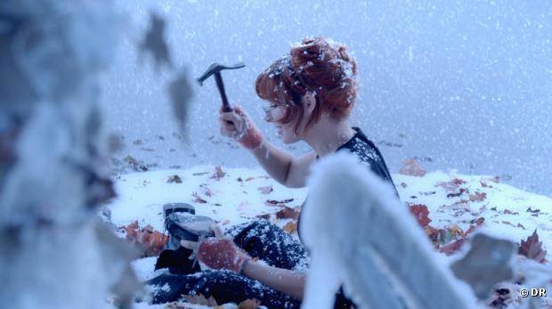 Mylène Farmer dans le clip de "Appelle Mon Numéro"