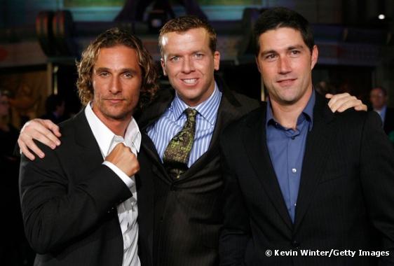 McG entre Matthew McConaughey (à gauche) et Matthew Fox