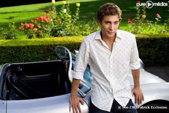 Dustin Milligan est Ethan Ward dans "90210"