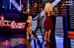 Une inconnue débarque seins nus chez Dechavanne (vidéo)