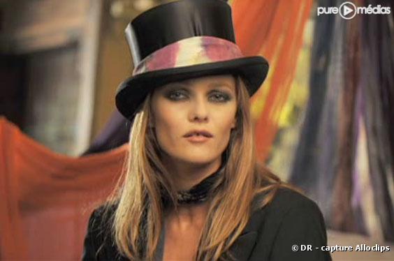 Vanessa Paradis dans le clip de "Il y a"