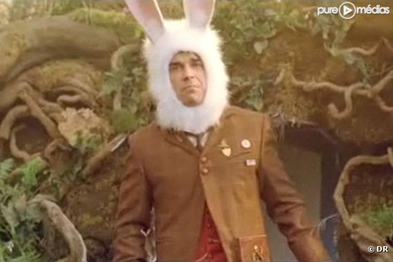 Robbie Williams dans le clip de "You Know Me"