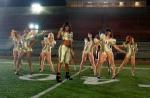 Clip : Alexandra Burke fait tout mieux que les garçons