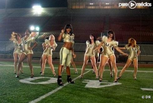 Alexandra Burke dans le clip de "Broken Heels"