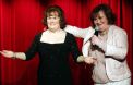Susan Boyle découvre sa statue de cire au musée de Blackpool