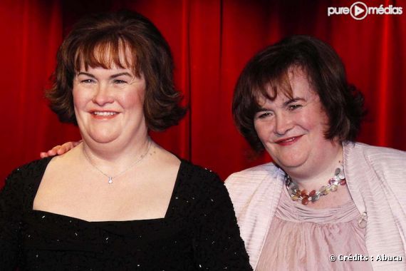 Susan Boyle découvre sa statue de cire au musée de Blackpool