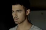 Clip : Joe Jonas fait équipe avec Chris Brown pour son premier single solo